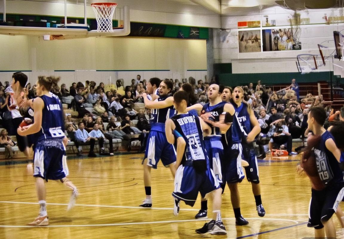 休斯顿火箭末节崩盘再演，关键时刻崩盘成“末节综合征”，领先被翻盘顽疾待解